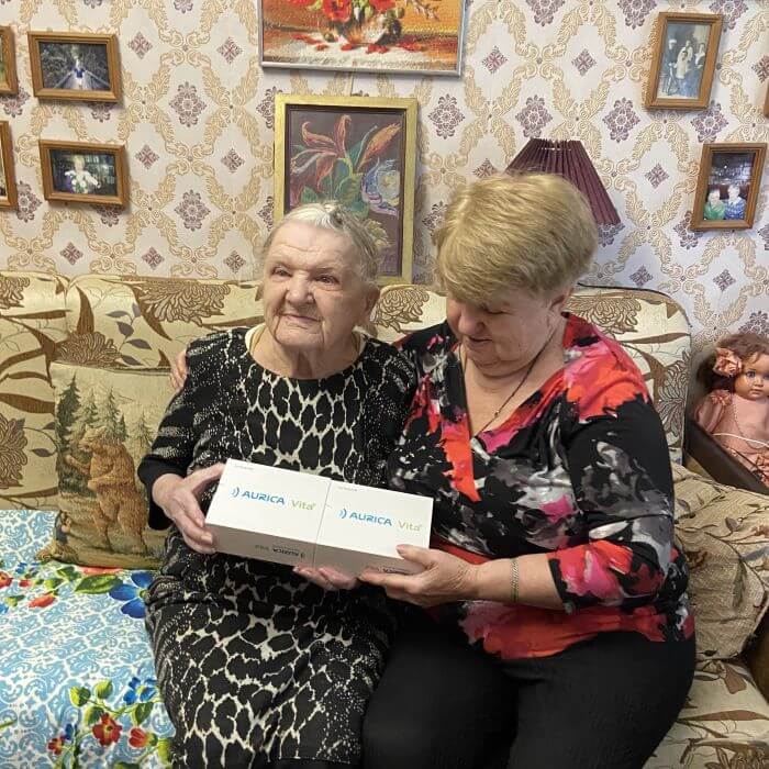 К 100-летнему юбилею ветеран труда получила слуховой аппарат в рамках благотворительной инициативы «Аурики» и «Академии слуха» К 100-летнему юбилею ветеран труда получила слуховой аппарат в рамках благотворительной инициативы «Аурики» и «Академии слуха»